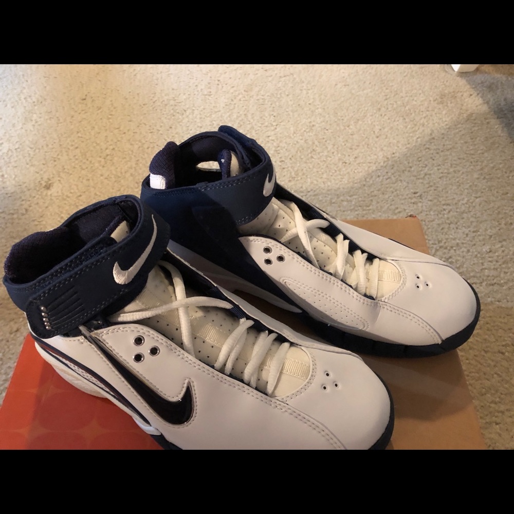 Brand new Woman’s Hightops “Nike Air Zoom . sz 7.5